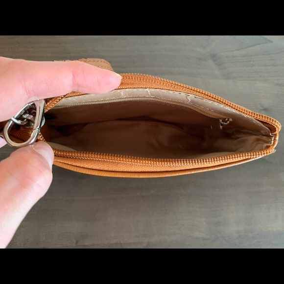 Guess Clutch - Picture 3 of 3